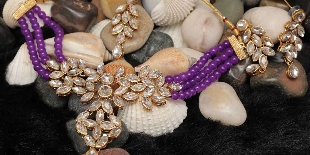 Why Artificial Kundan Precious Jewelry Will Always Remain In Fashion?: Buy an online jewelry collection